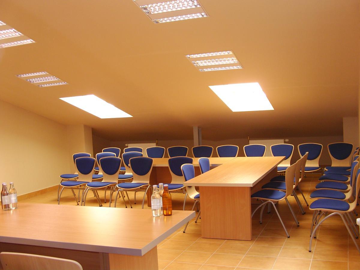 Hotel Dom Sportowca Blonie - Mosir Sanok Exteriér fotografie