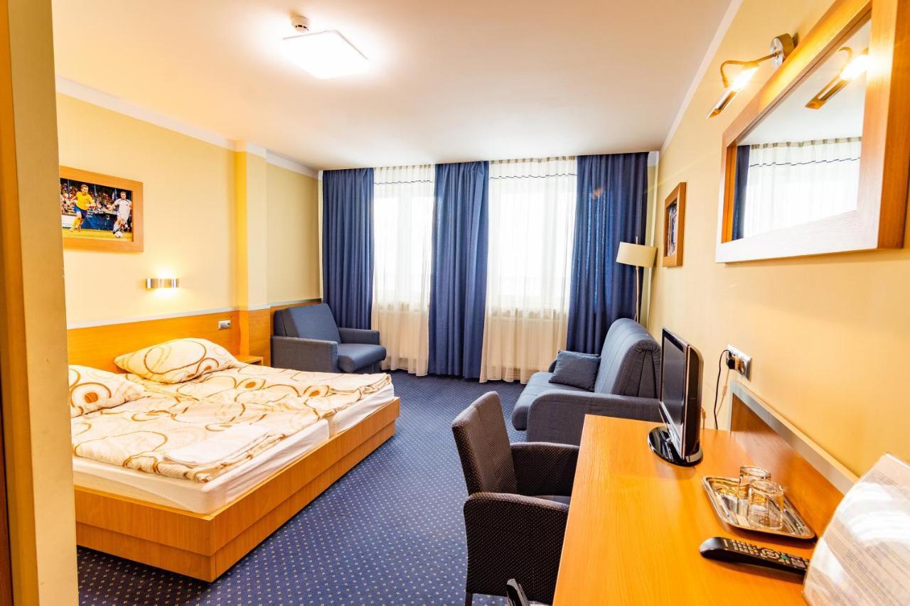 Hotel Dom Sportowca Blonie - Mosir Sanok Exteriér fotografie