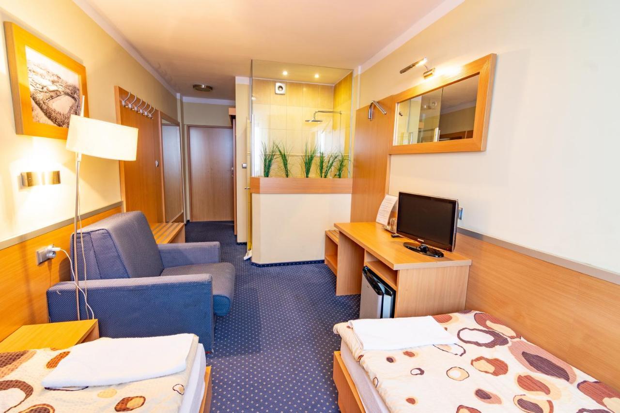 Hotel Dom Sportowca Blonie - Mosir Sanok Exteriér fotografie