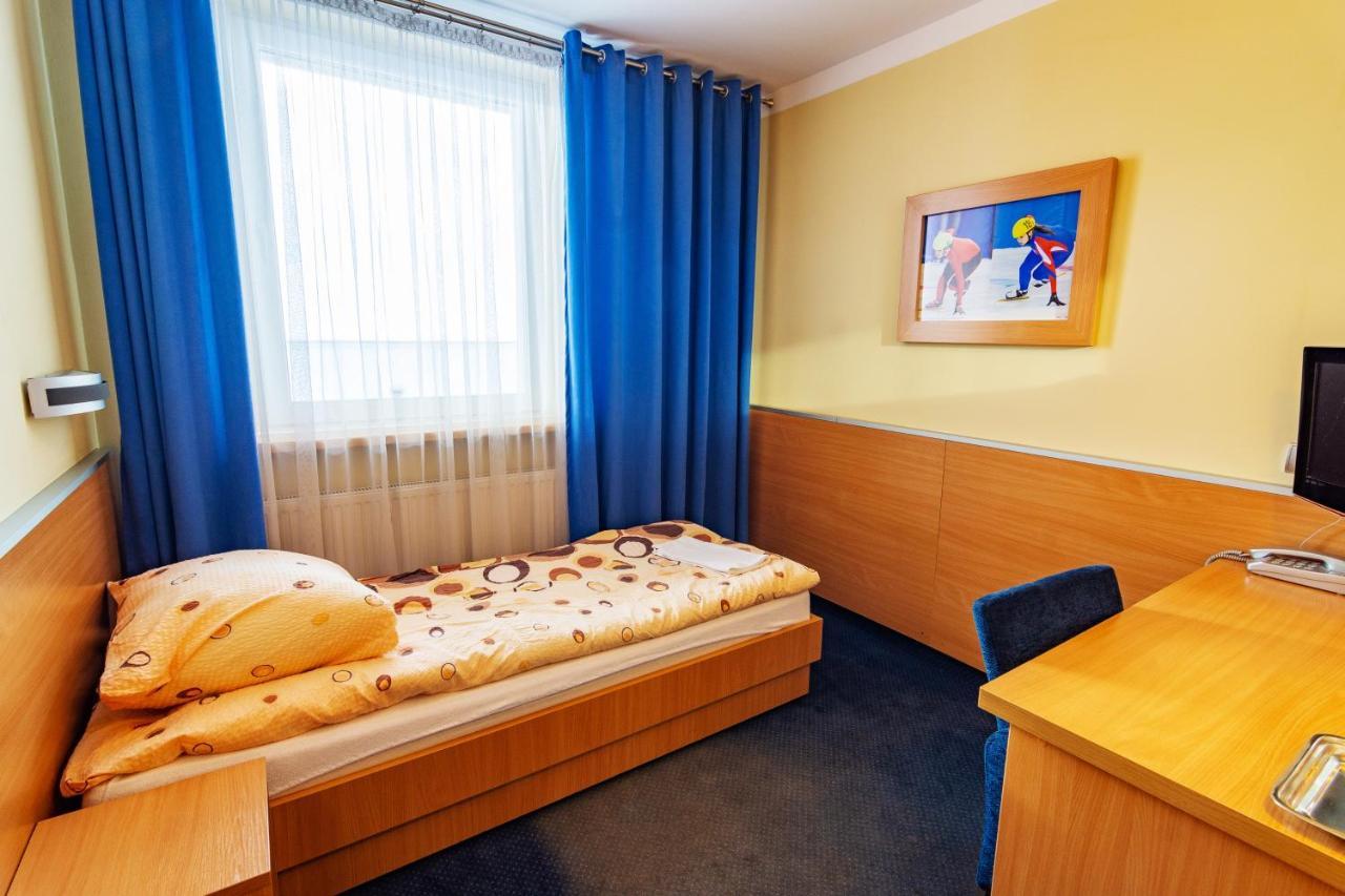 Hotel Dom Sportowca Blonie - Mosir Sanok Exteriér fotografie
