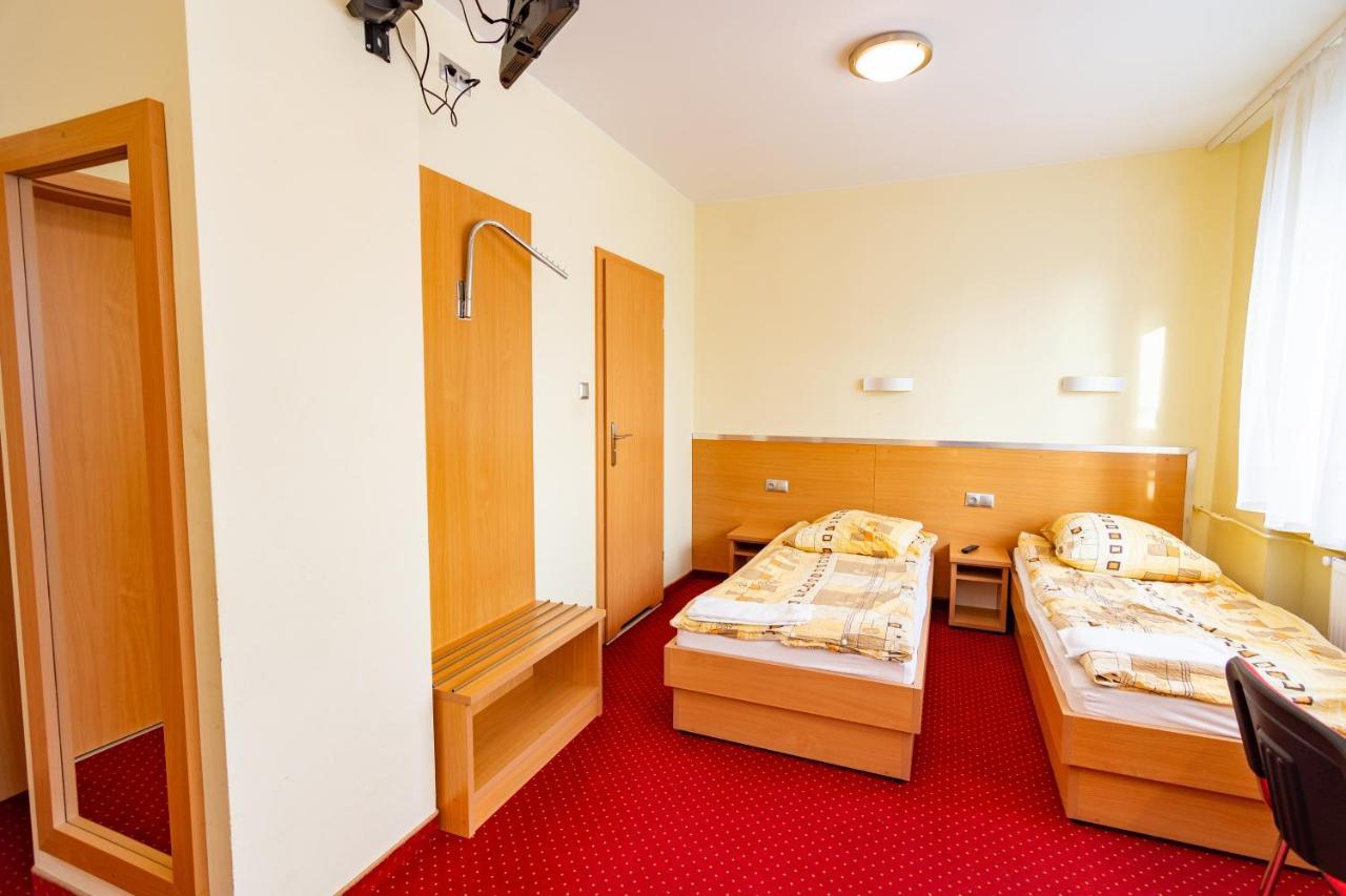 Hotel Dom Sportowca Blonie - Mosir Sanok Exteriér fotografie