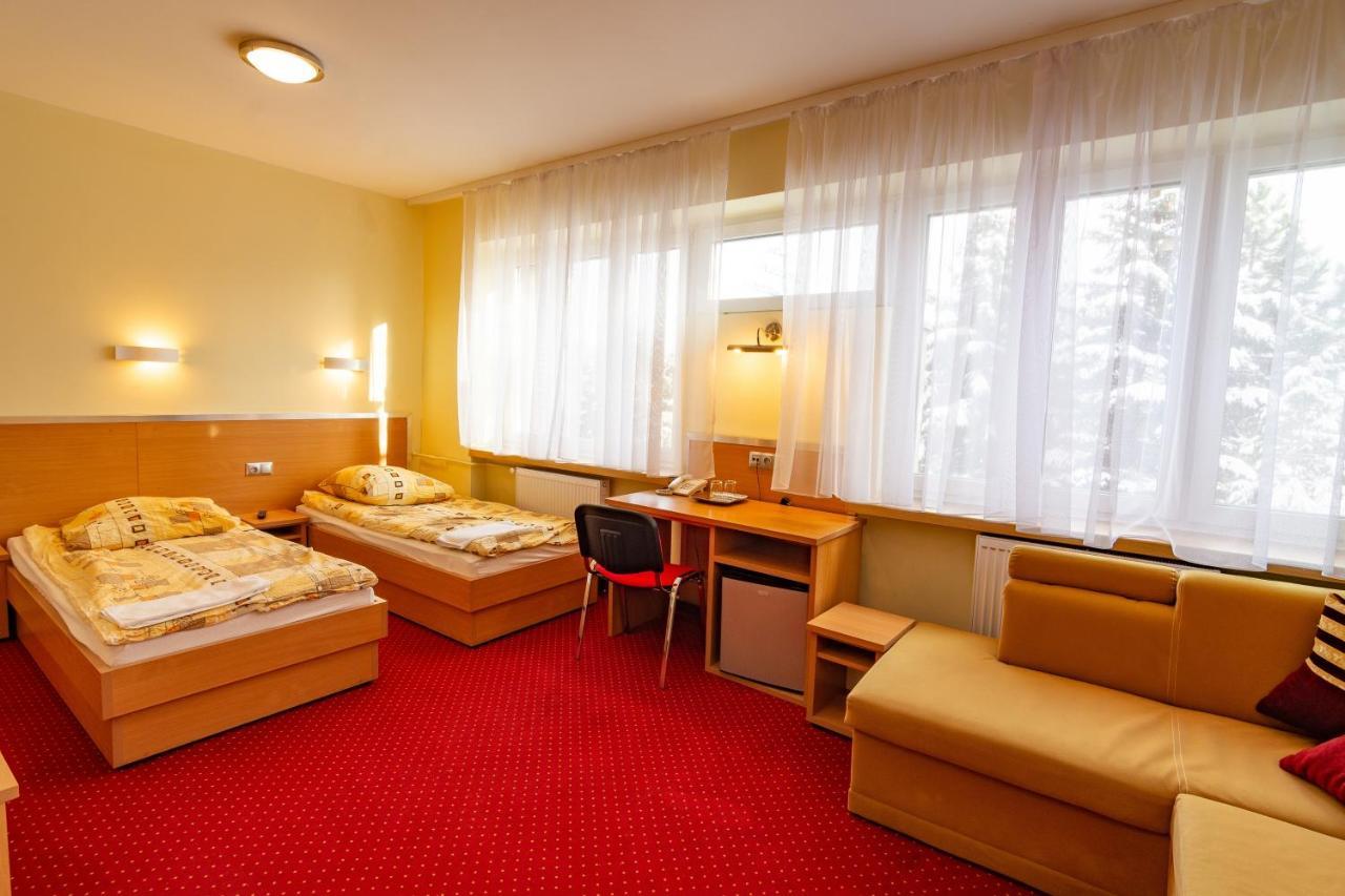 Hotel Dom Sportowca Blonie - Mosir Sanok Exteriér fotografie