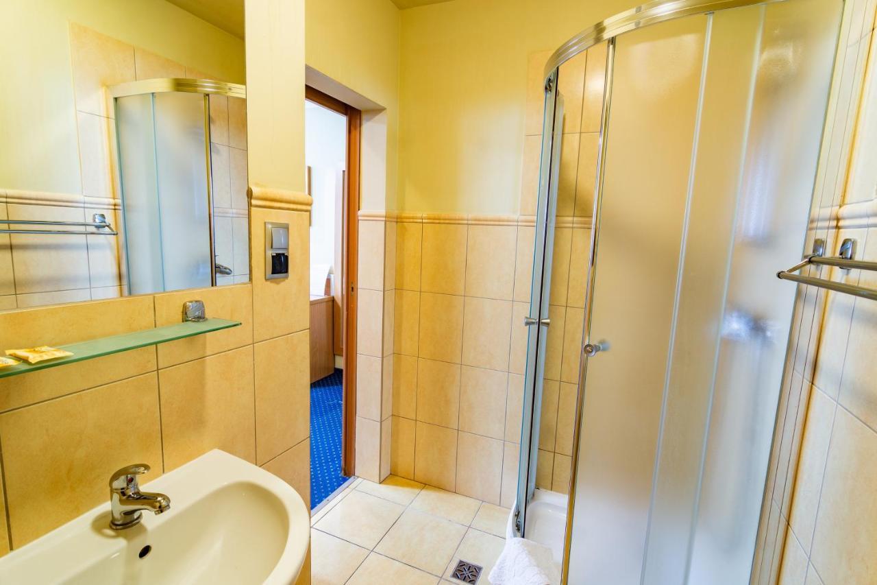 Hotel Dom Sportowca Blonie - Mosir Sanok Exteriér fotografie